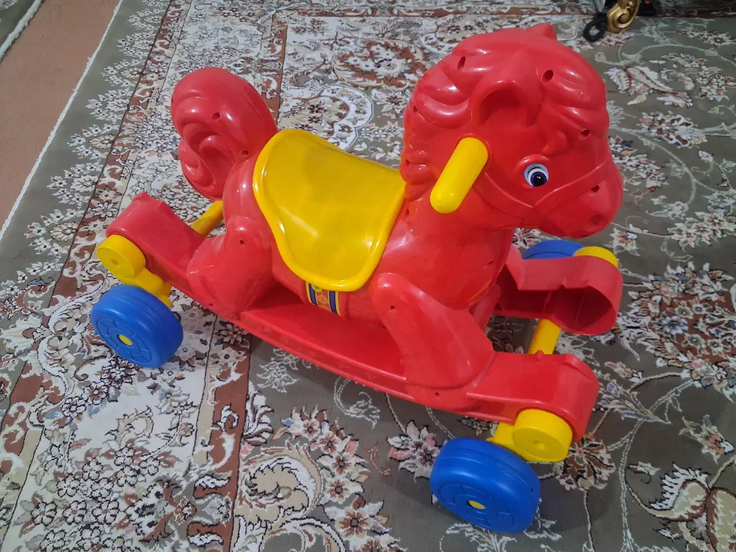 اسب دو حالته|اسباب‌بازی بچه|قم, شهرک مهدیه (مدرس)|دیوار