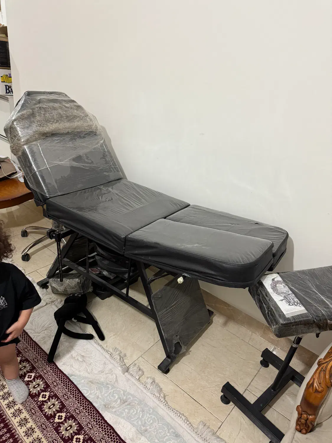 صندلی ارایشگاهی در حد نو|آرایشگاه و سالن‌های زیبایی|اندیشه, اندیشه فاز ۱|دیوار