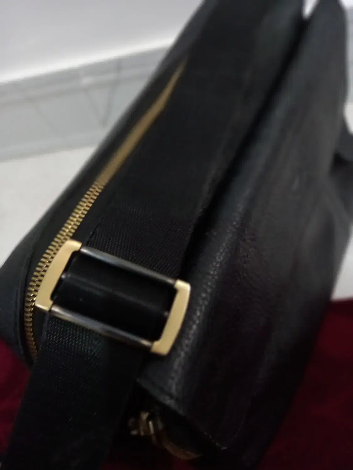 کیف|کیف، کفش، کمربند|نهاوند, |دیوار