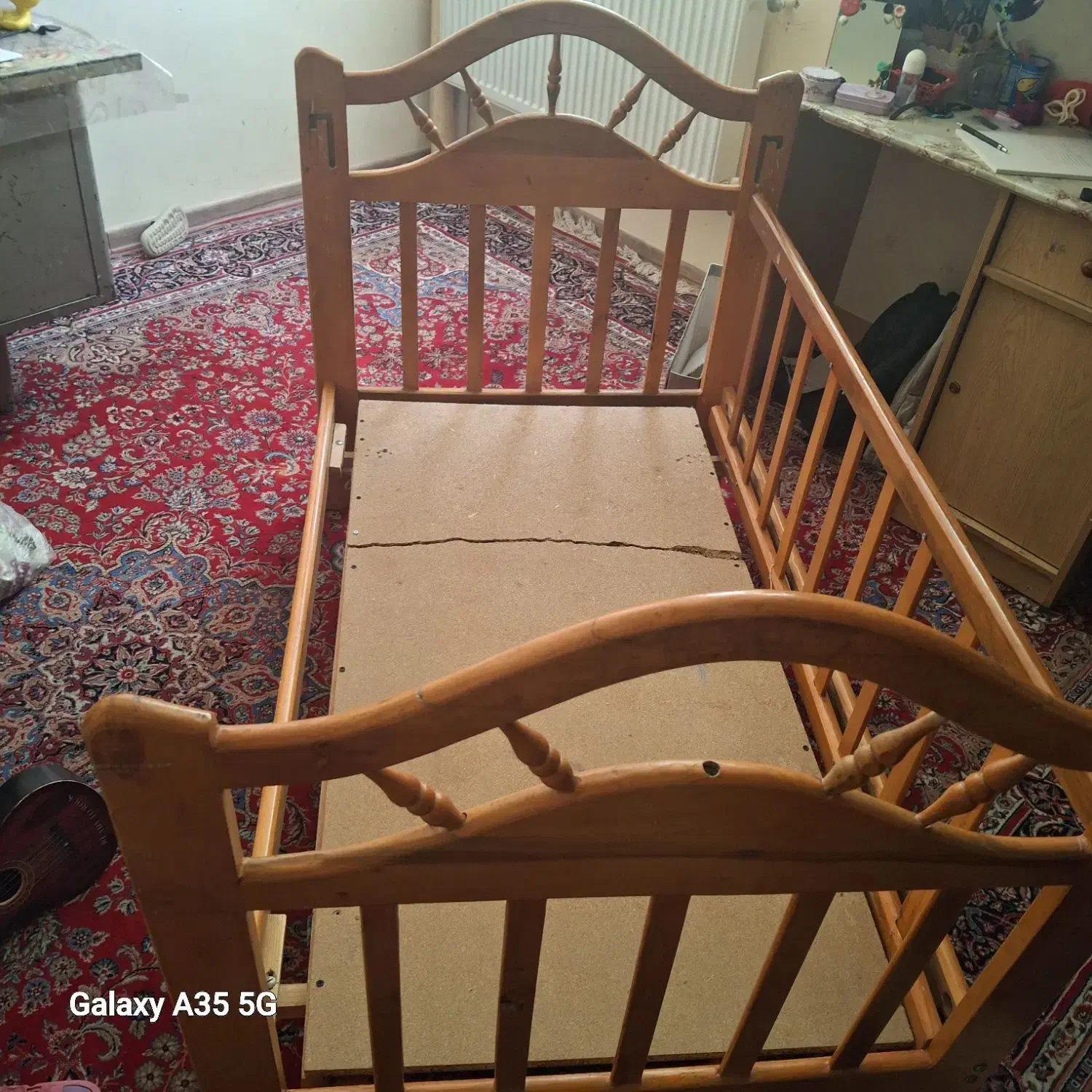 تخت خواب چوبی کودک.قابلیت گهواره دارد|تخت و صندلی بچه|کرمان, |دیوار