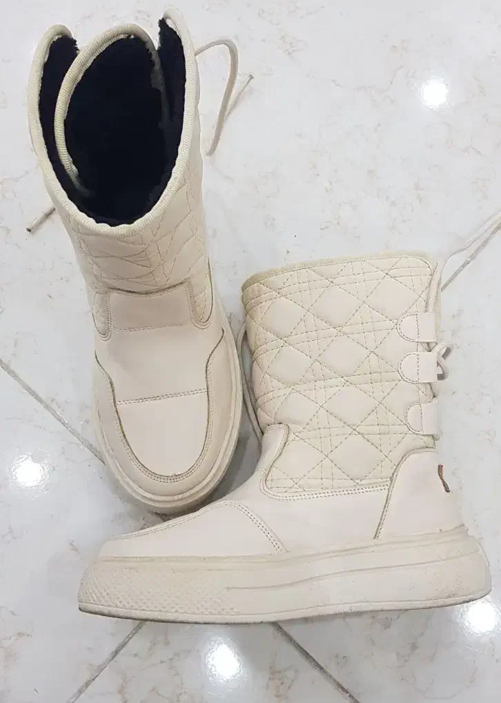 دو عدد کفش بچگانه کاملا سالم سایز ۳۵|کفش و لباس بچه|رشت, استقامت ۱|دیوار