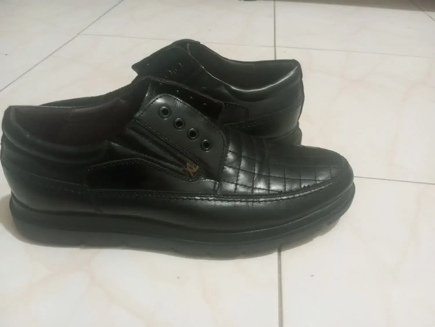 کفش|کیف، کفش، کمربند|صدرا-فارس, فاز ۱|دیوار