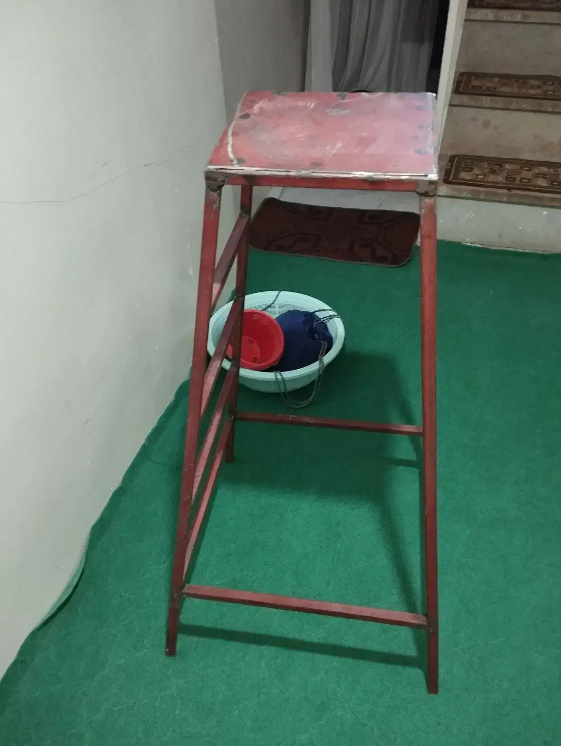 چهار پایه|صندلی و نیمکت|بروجرد, |دیوار