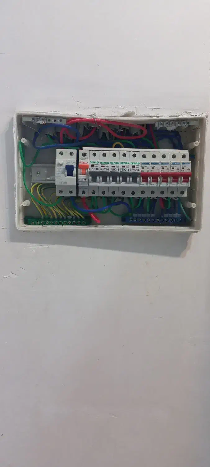 سیم کشی و برقکاری|خدمات پیشه و مهارت|رشت, کاکتوس|دیوار