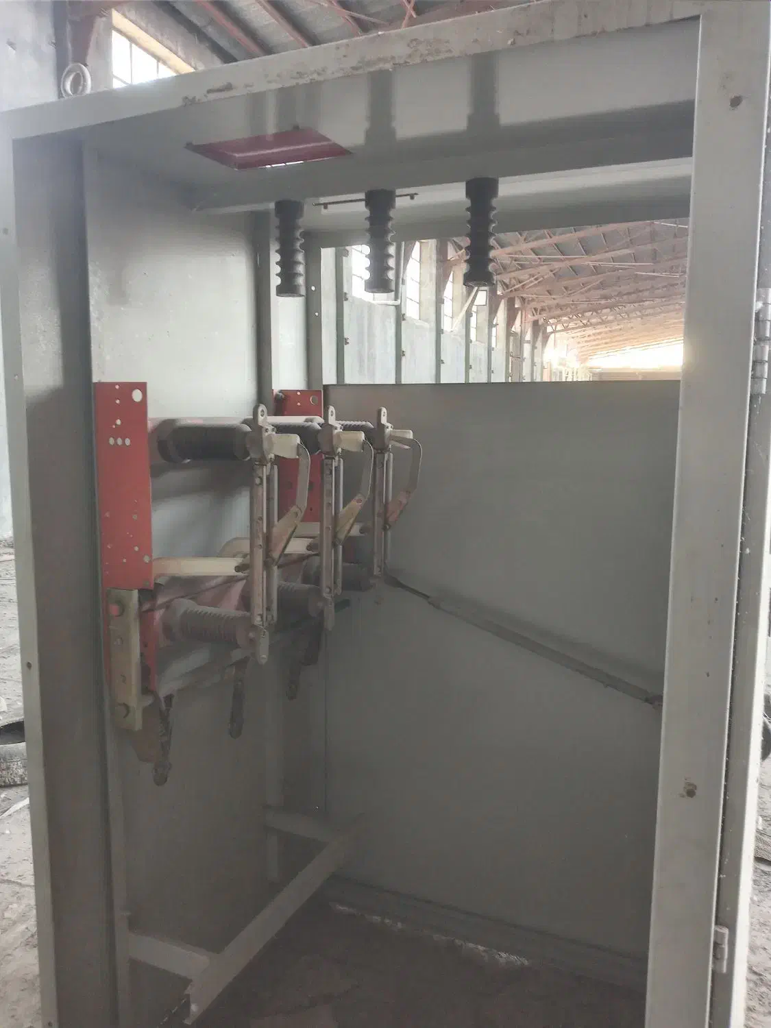 کلید 20 کیلوولت ترانسفورماتور|مصالح و تجهیزات ساختمان|مشهد, رباط طرق|دیوار