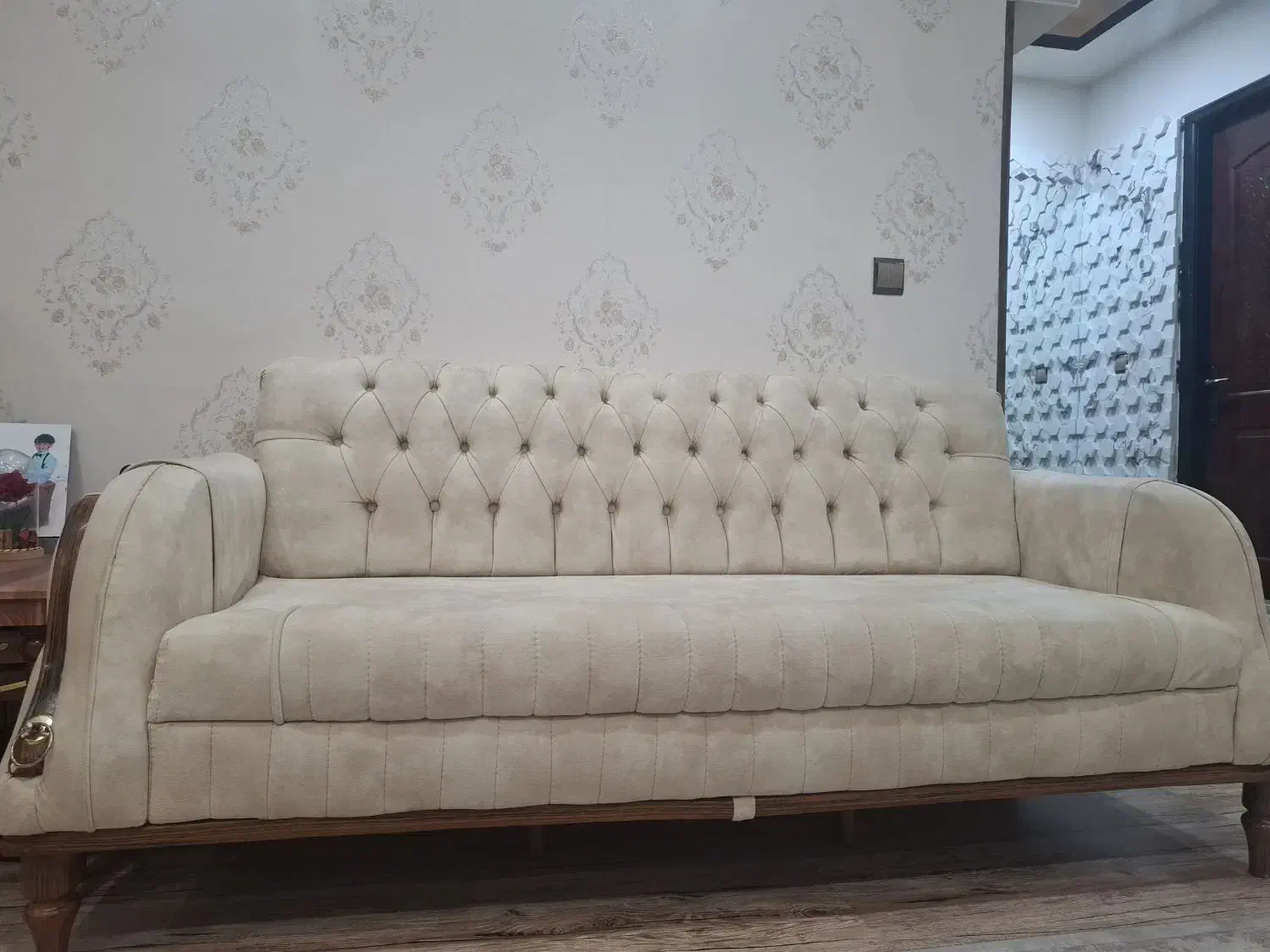 مبل ۸ نفره چستر  در حد نو|مبلمان خانگی و میز عسلی|رشت, چله خانه|دیوار