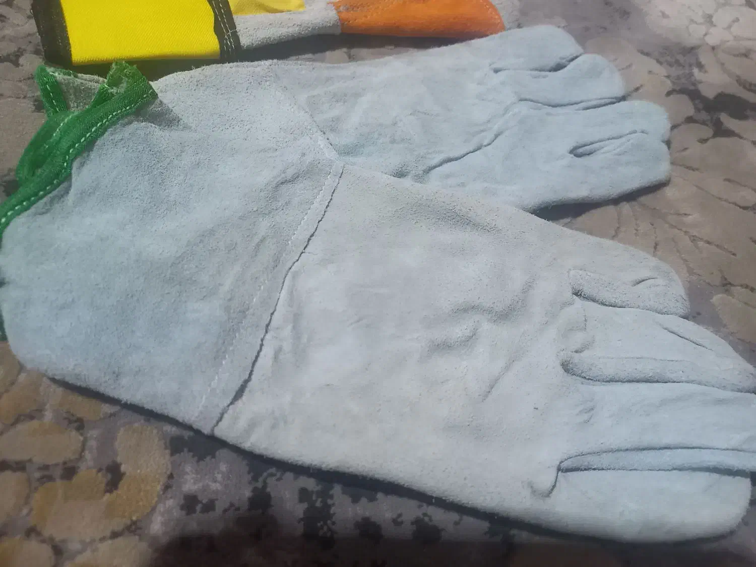 دستکش نو|ابزارآلات|فولادشهر, مسکن مهر فولادشهر|دیوار