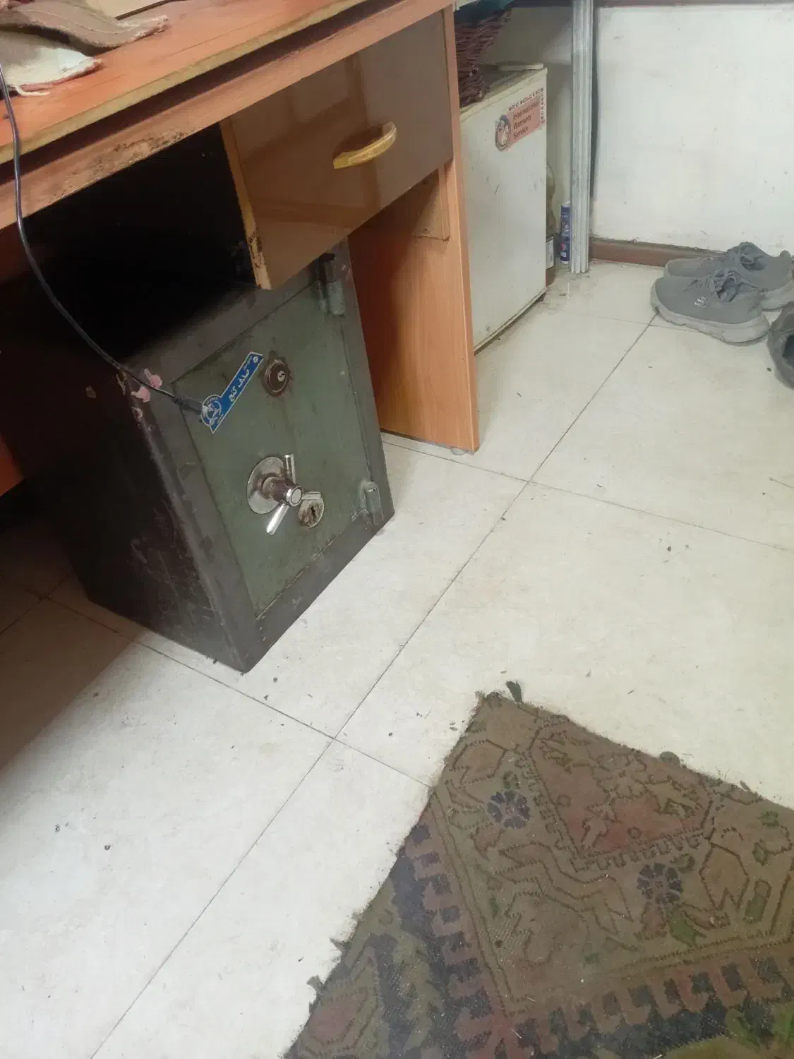 میز تحریر و کامپیوتر|میز تحریر و کامپیوتر|میاندوآب, |دیوار