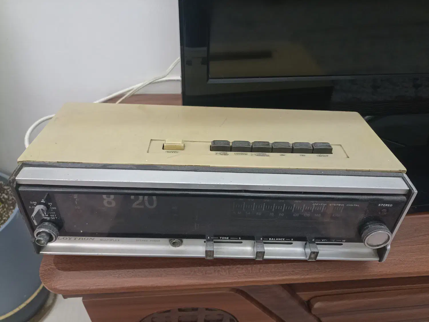 رادیو قدیمی|کلکسیون اشیاء عتیقه|قرچک, داوود آباد|دیوار