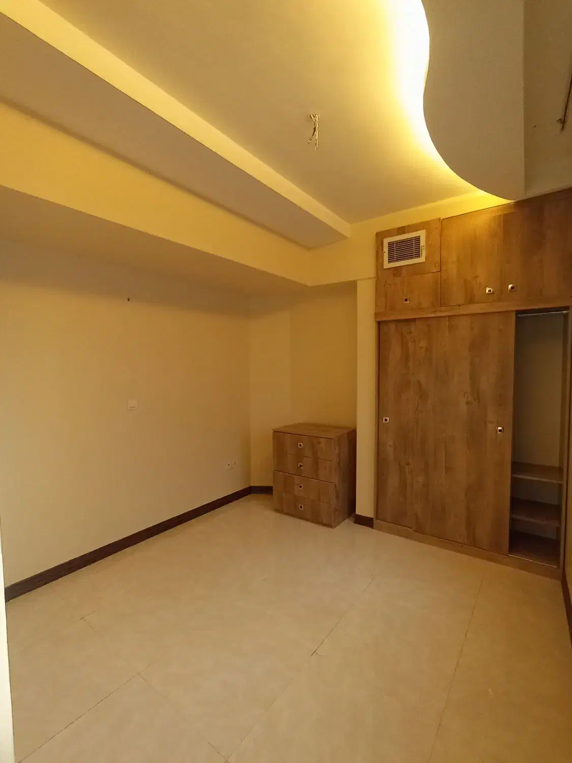 137متر /3خ ط3 تک واحدی/تراس جنوبی/ ویو طهران