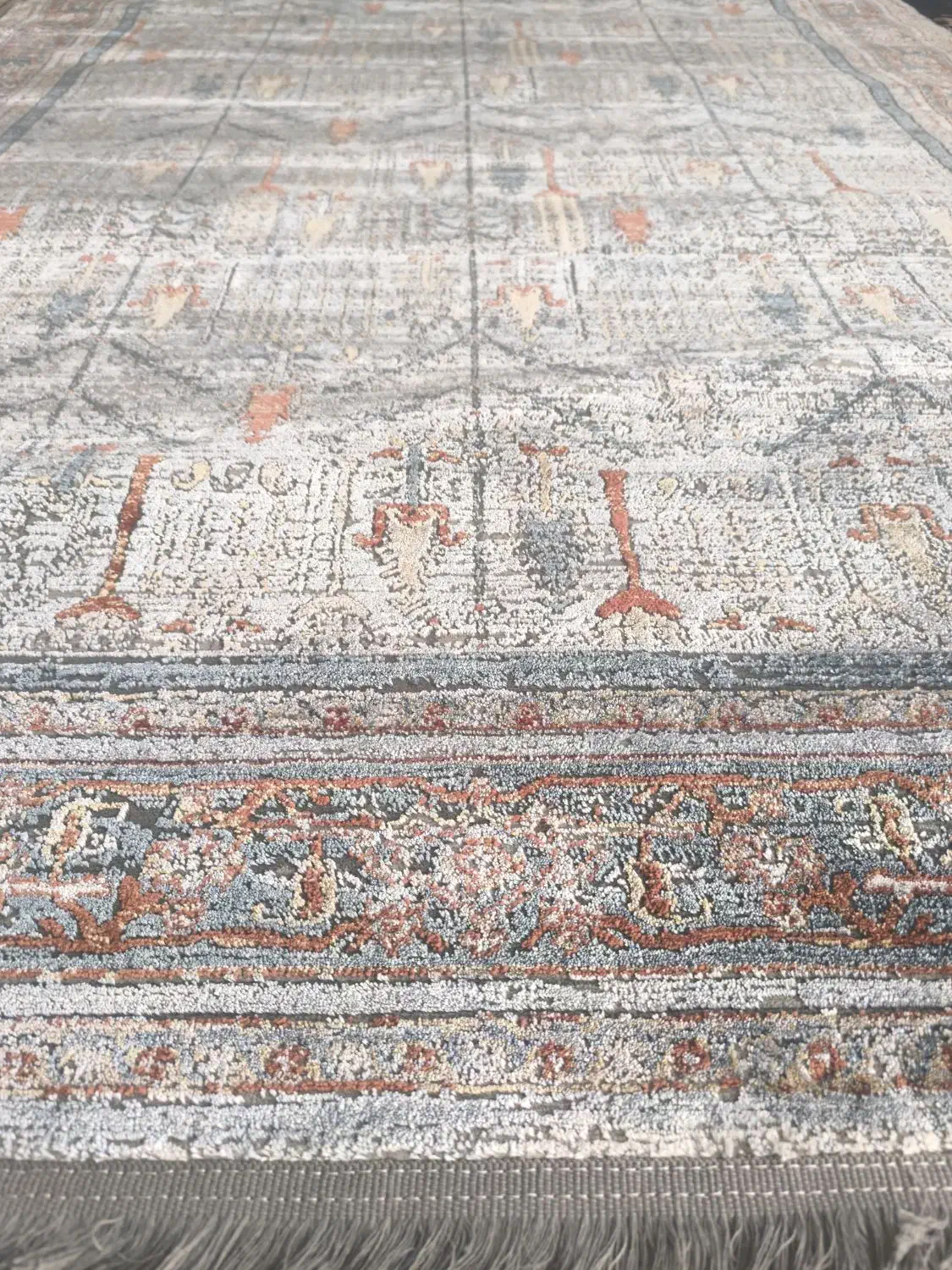 فرش نو|فرش|قم, جهان بینی|دیوار