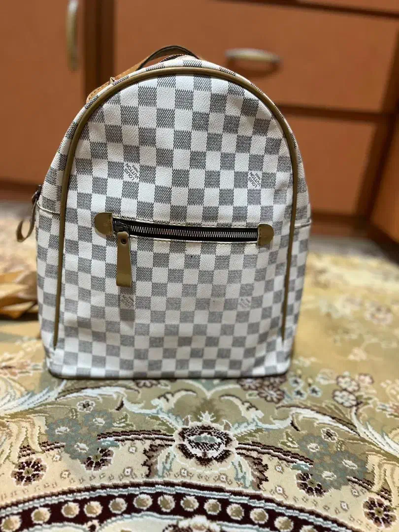 کیف|کیف، کفش، کمربند|رشت, گلسار|دیوار