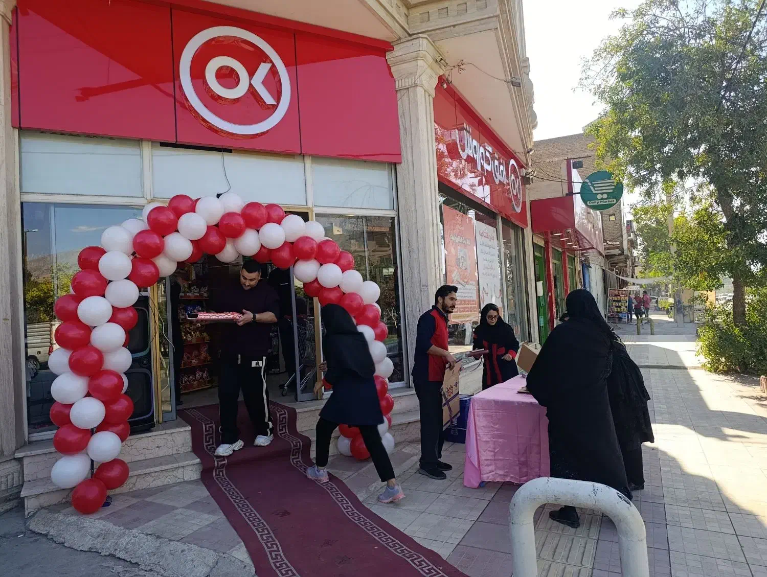 خانم جهت کارمند فروشی فروشگاه افق کوروش با بیمه|استخدام خدمات فروشگاه و رستوران|خرم‌آباد, |دیوار