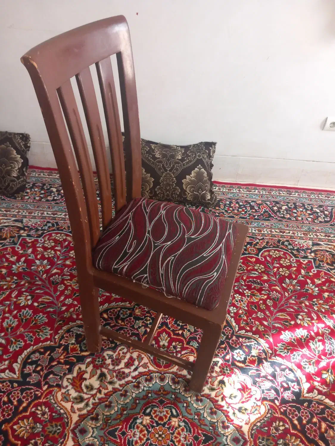 ۲عددصندلی|میز و صندلی غذاخوری|شیروان (خراسان), |دیوار