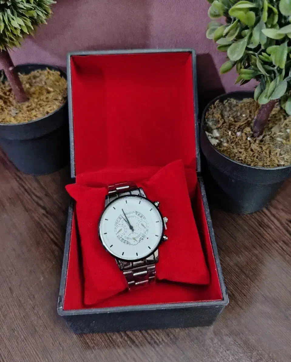 ساعت زنانه مردانه هدیه جذاب متنوع قیمت مناسب|ساعت|یزد, |دیوار