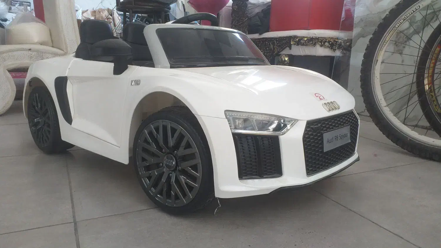 ماشین برقی|اسباب‌‌بازی|سراب, |دیوار