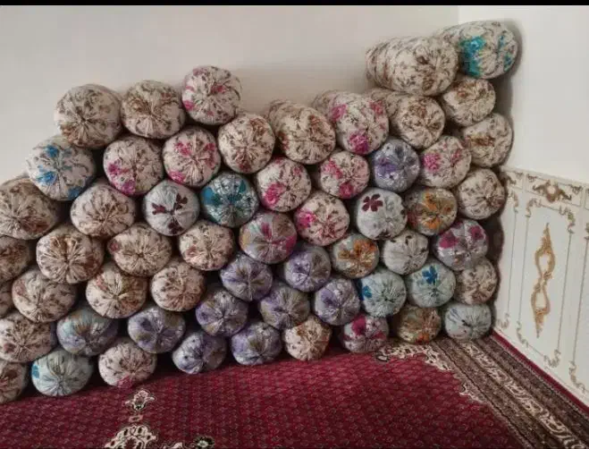 بالشت|رختخواب، بالش، پتو|سیلاخور, |دیوار