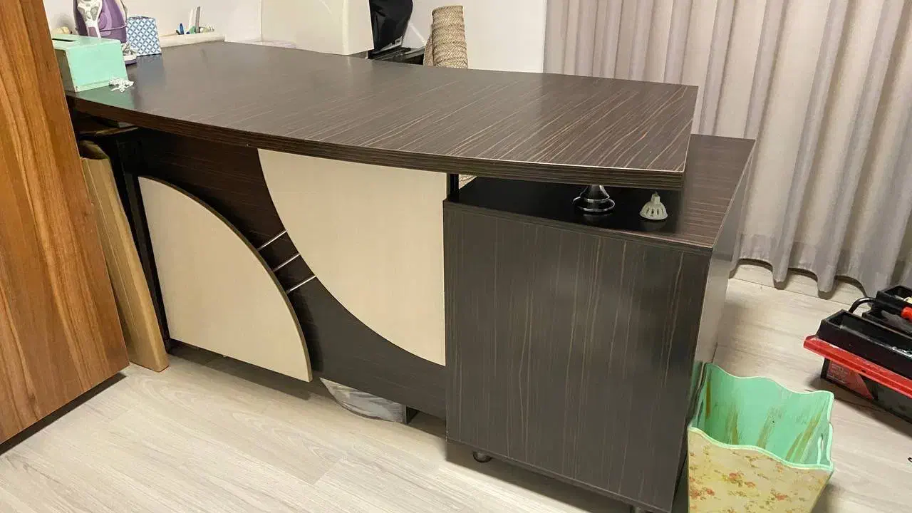 میز|میز تحریر و کامپیوتر|رویان, |دیوار