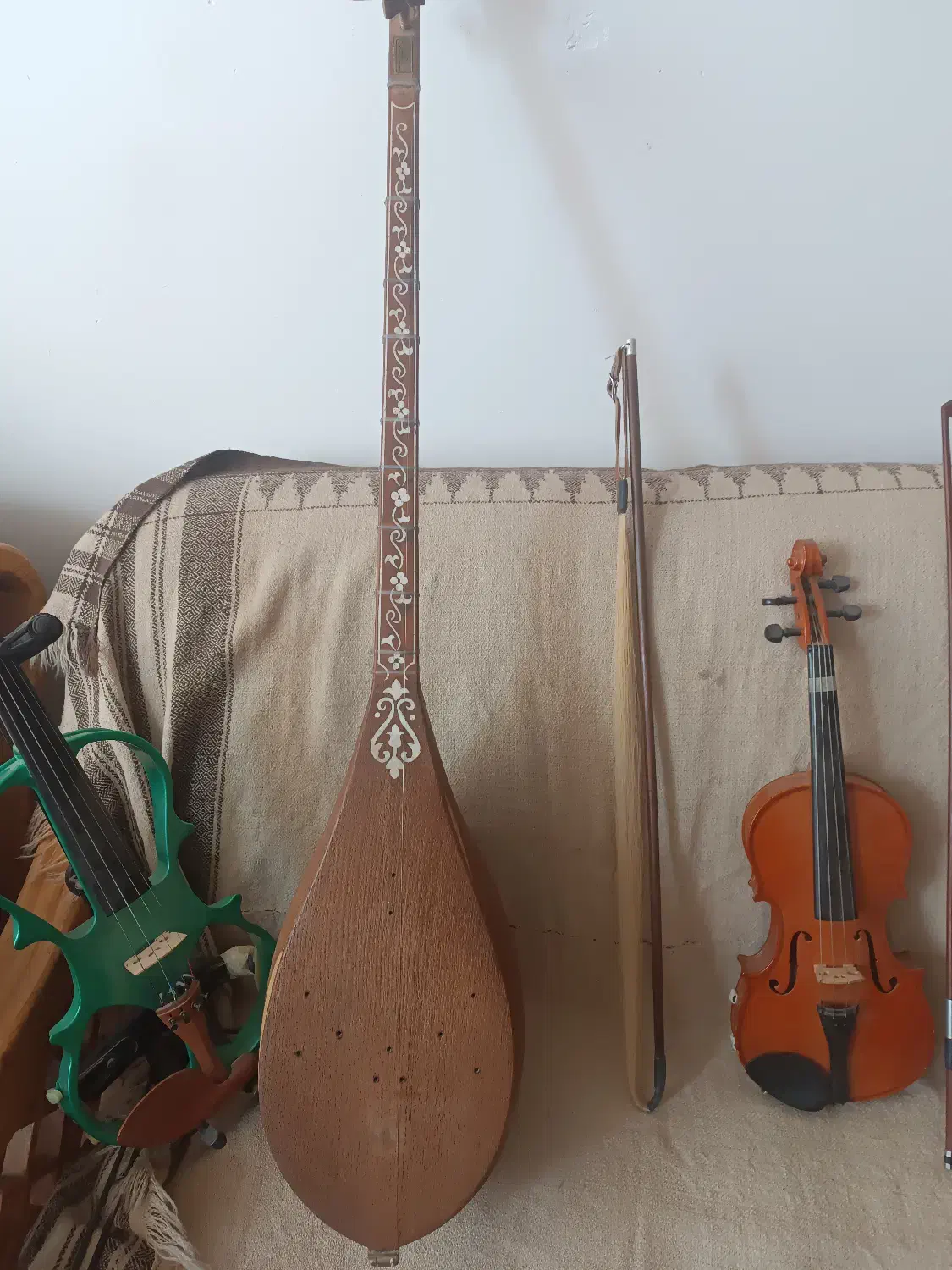 دوتا اصیل خراسان|سازهای سنتی|قرچک, امین آباد|دیوار