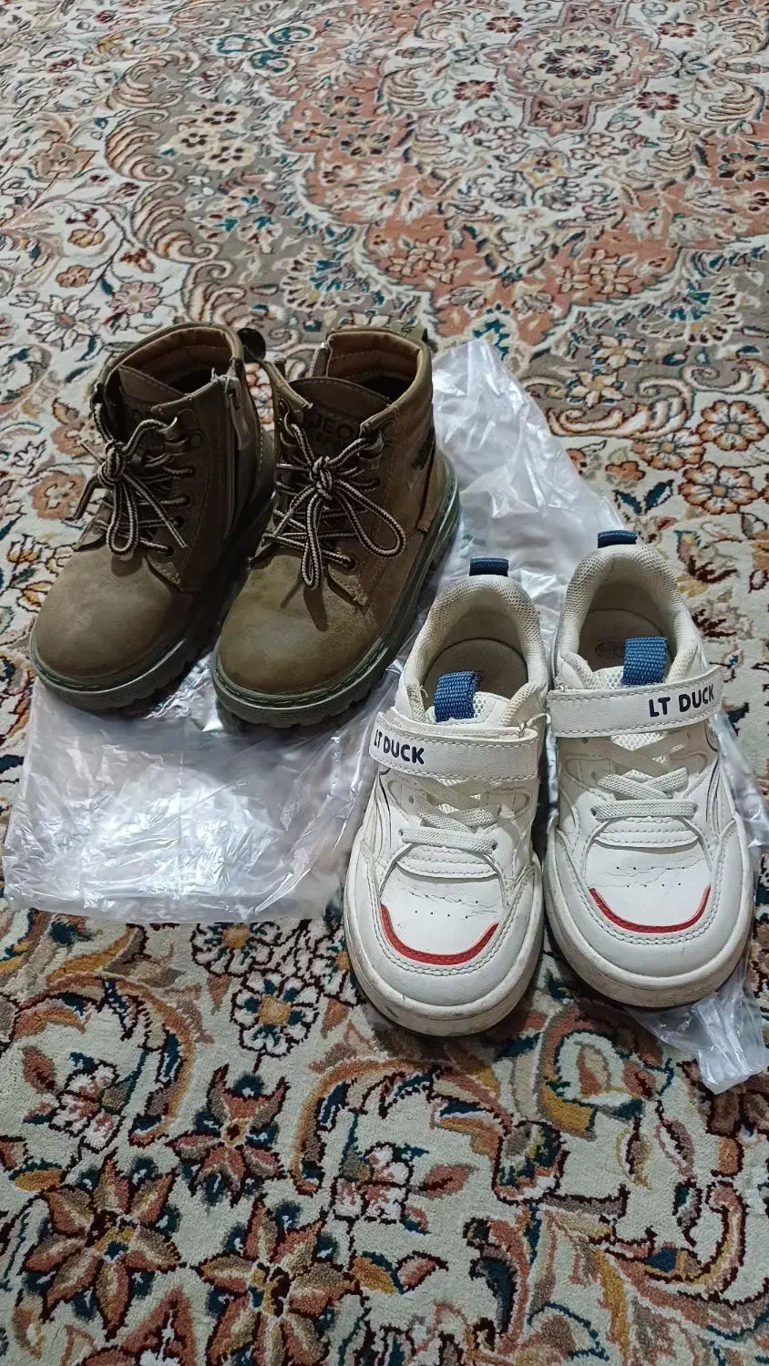 کتانی و بوت کودک|کفش و لباس بچه|تهران, خاک سفید|دیوار