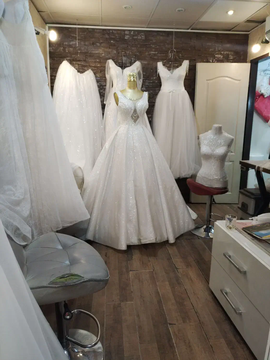 اموزش لباس عروس،بدونه هیچ هزینه ای برش ودوخت|استخدام آموزشی|تهران, فلسطین (میدان انقلاب)|دیوار