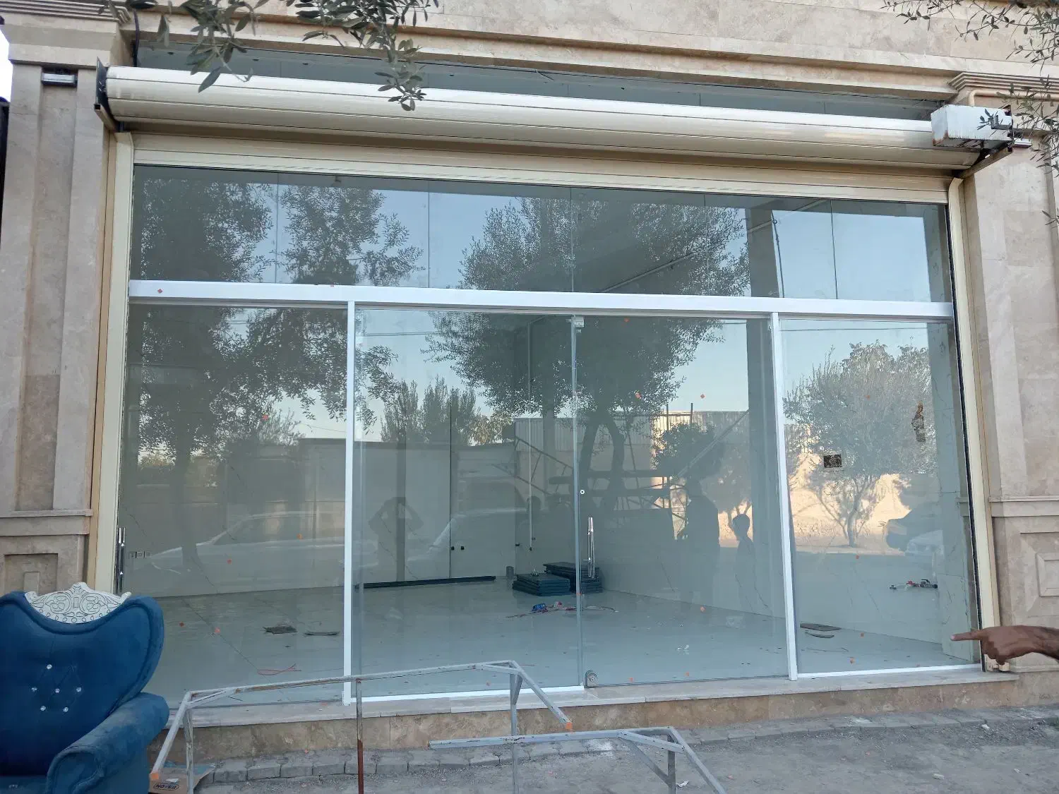 نصب شیشه سکوریت و کرکره برقی|خدمات پیشه و مهارت|گرگان, |دیوار