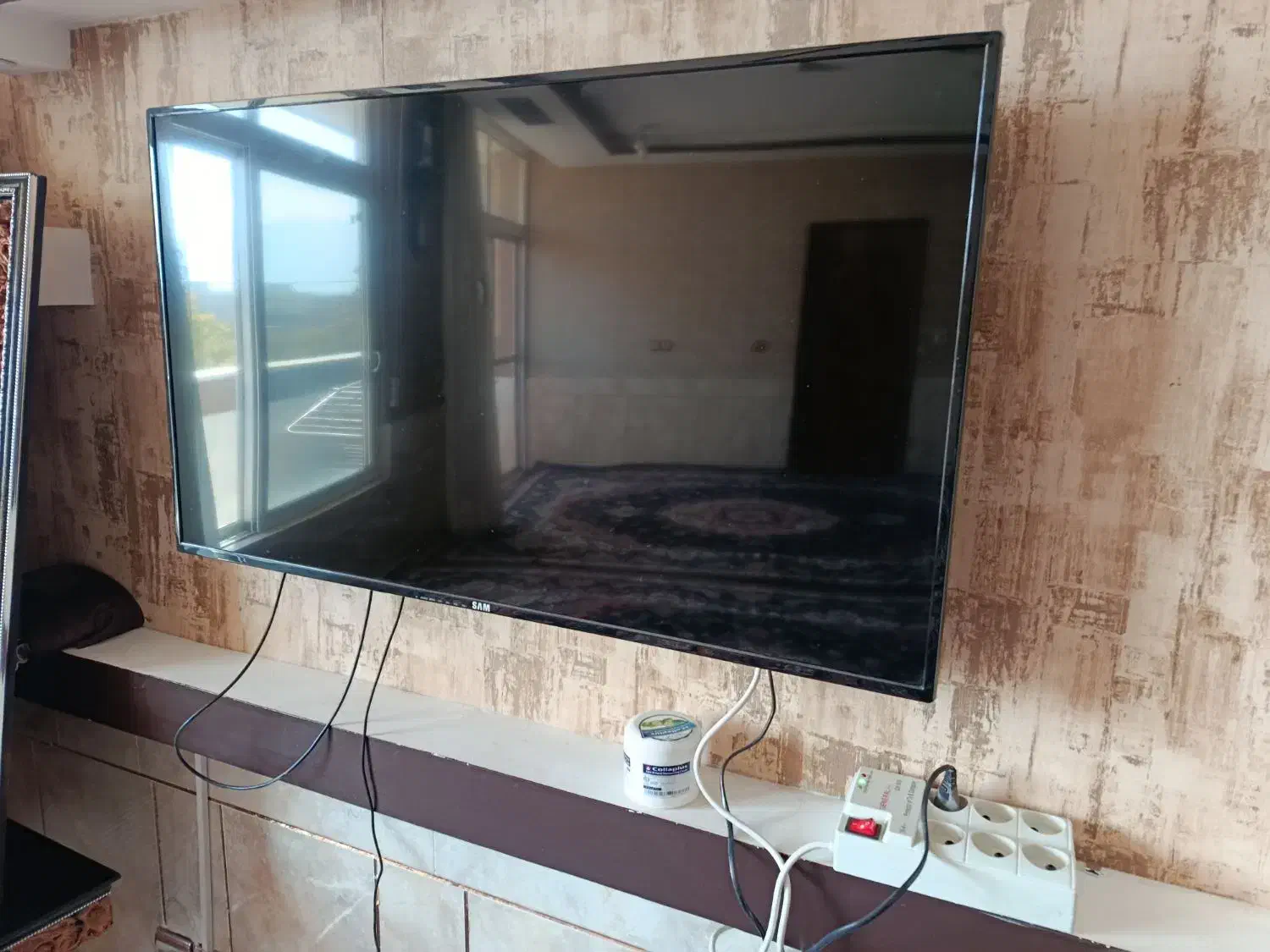 تلوزیون|تلویزیون و پروژکتور|پیر بکران, |دیوار