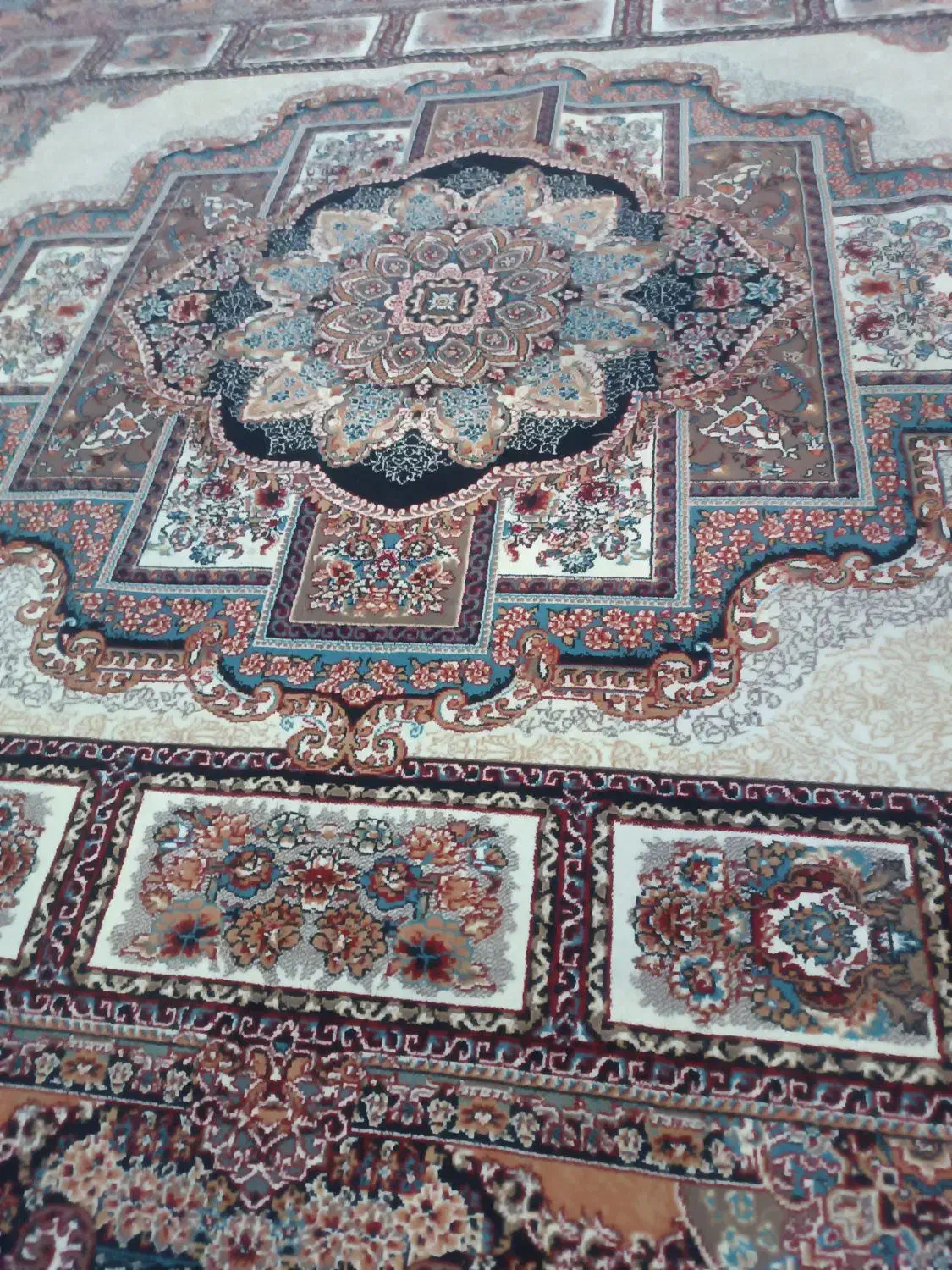 فرش۹متری|فرش|صدرا-فارس, فاز ۱|دیوار