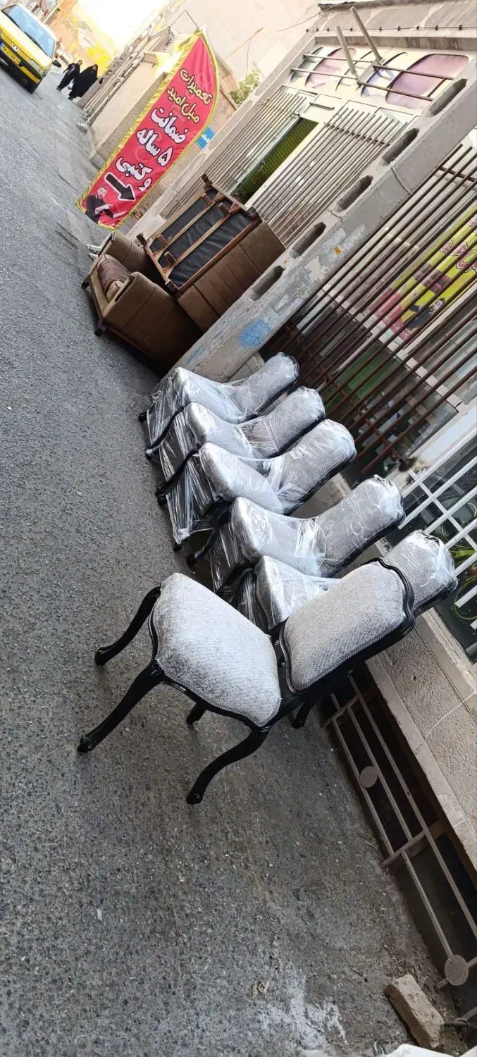 رنگ کاری مبلمان آراد تعمیرات پذیرفته میشود|مبلمان خانگی و میز عسلی|سبزوار, طبرسی (جعفرآباد)|دیوار