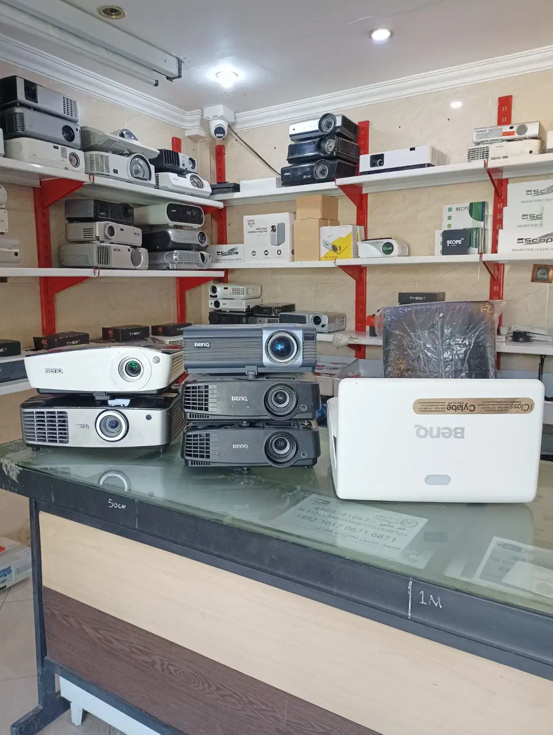 ویدیو پروژکتور با برند BenQ|تلویزیون و پروژکتور|یزد, |دیوار