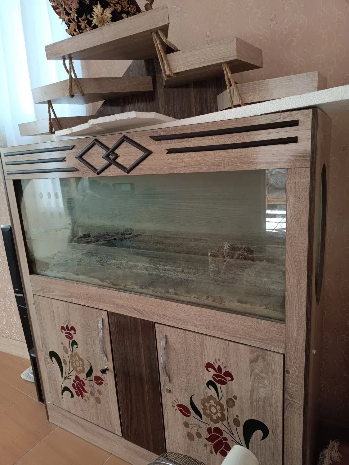 آکواریوم با میز و وسایل|ماهی|فلاورجان, |دیوار