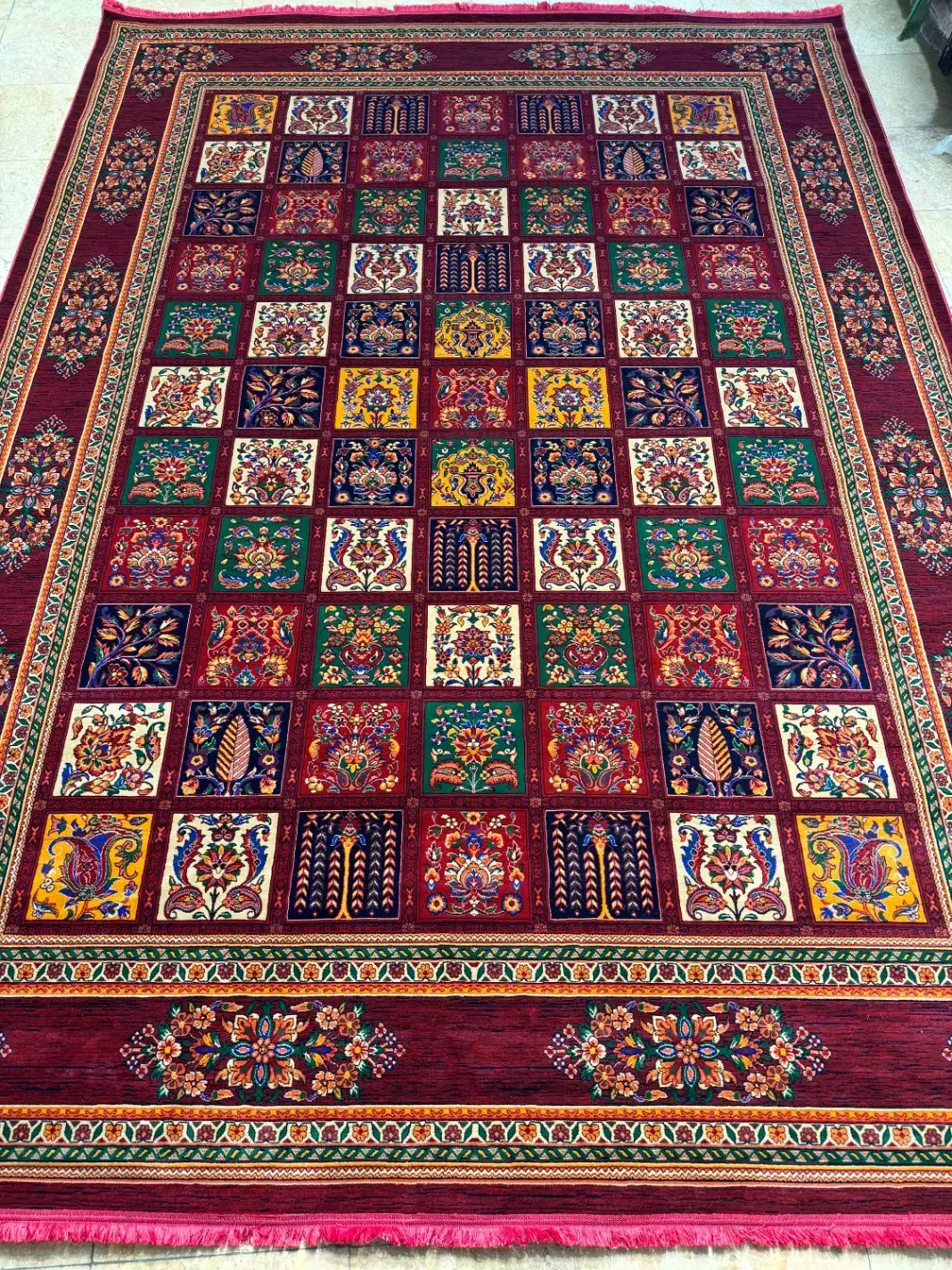 فرش نفیس ایرانی با طرح شبکهای|فرش|گرگان, |دیوار