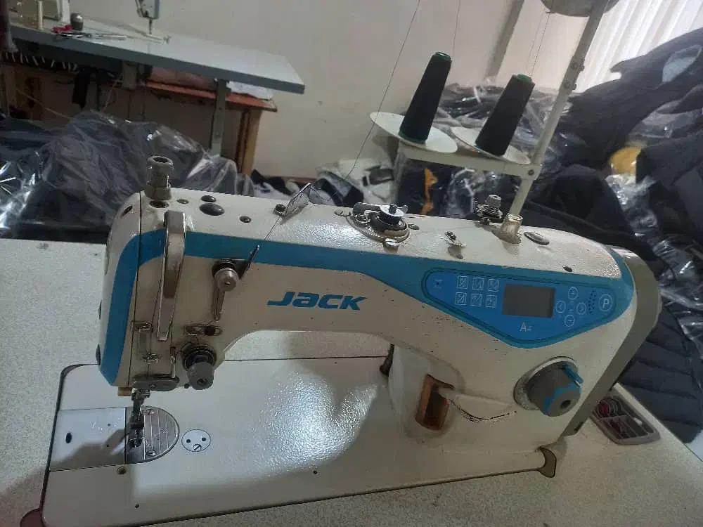 چرخ خیاط a4 جک کامپیوتری و راسته دوز ساده سالم|چرخ خیاطی و ریسندگی|اهر, |دیوار