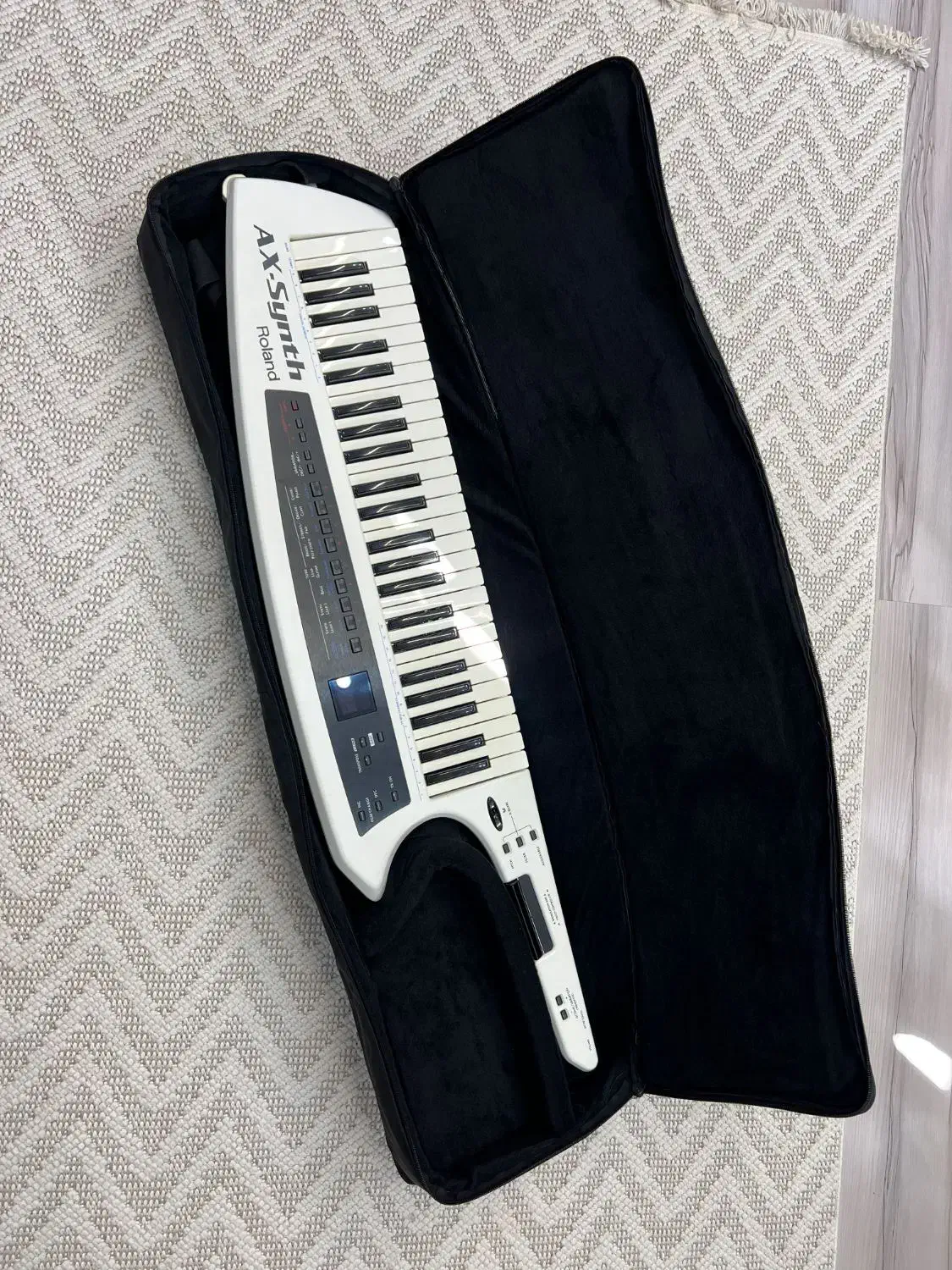 گیو رولند|پیانو، کیبورد، آکاردئون|رشت, آزادگان|دیوار