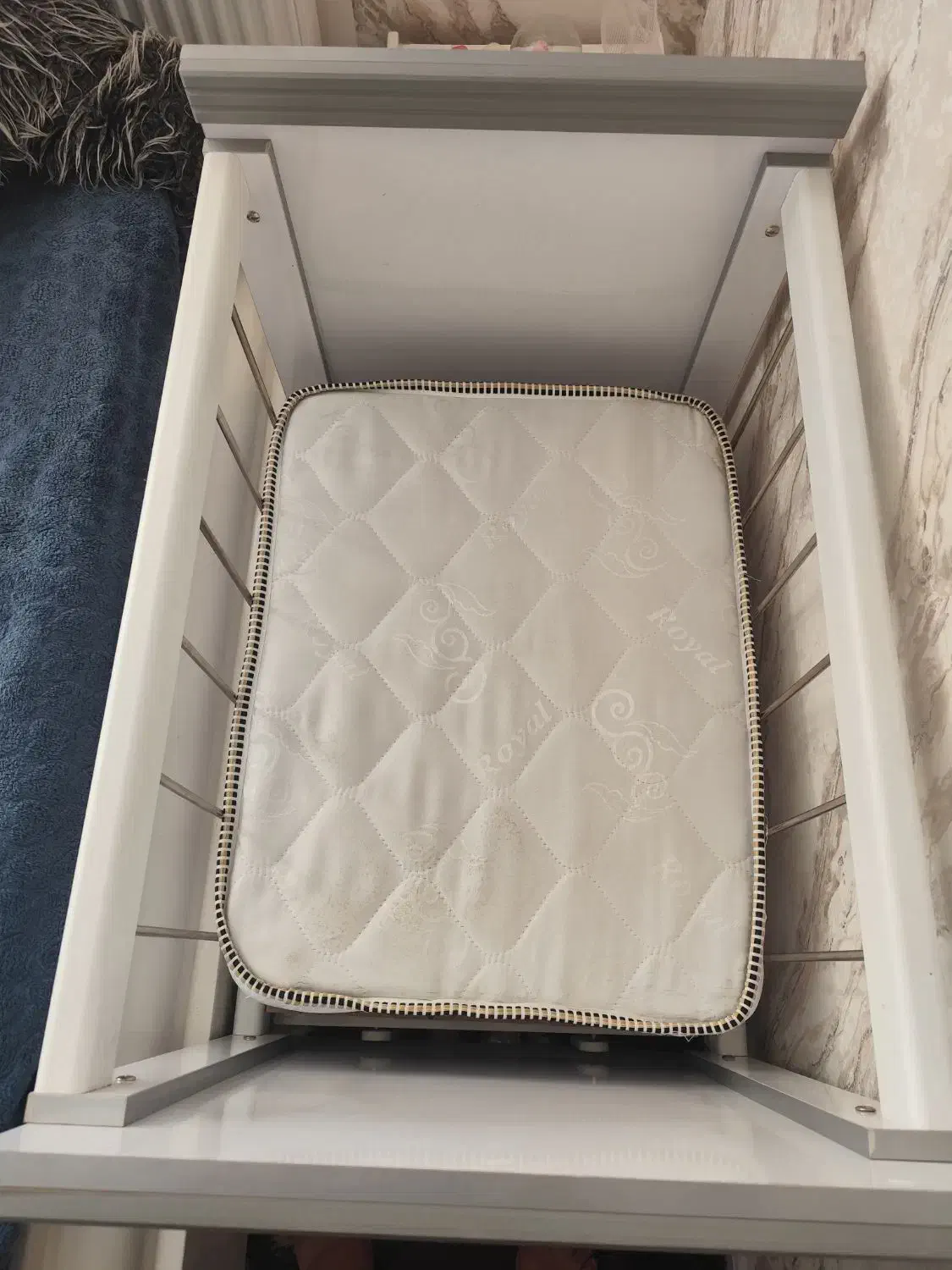 گهواره وتخت کنار مادر نو به همراه تشک نو|تخت و صندلی بچه|کرمانشاه, |دیوار