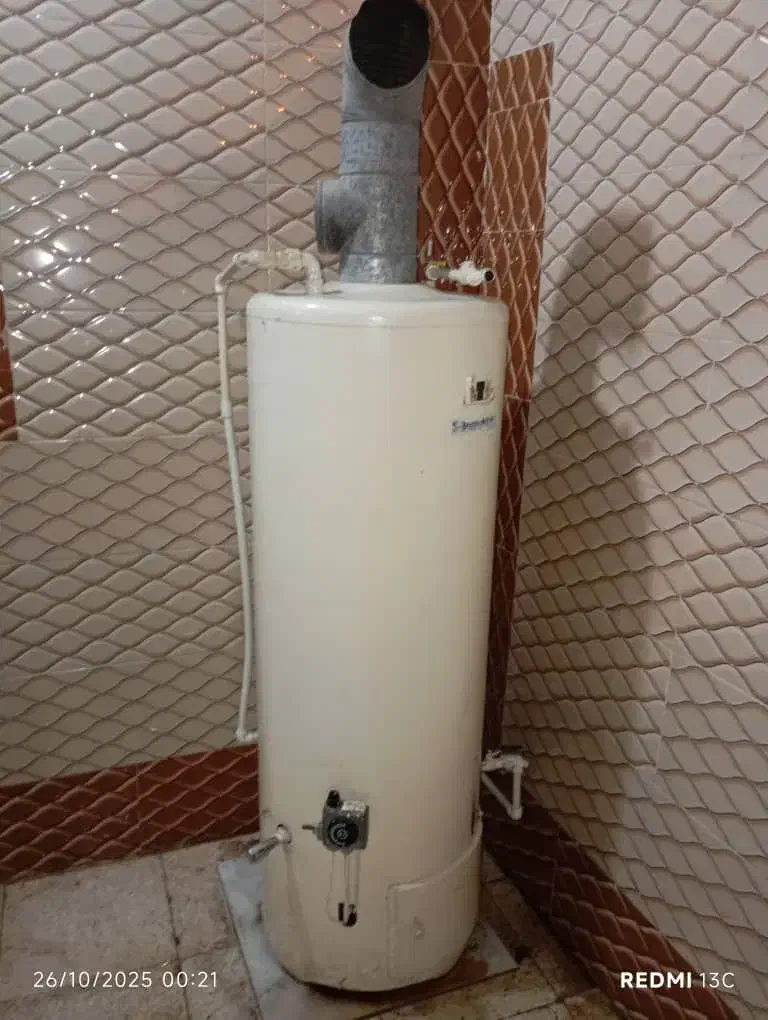 یک عدد آبگرمکن گازی قدیمی|آبگرمکن، پکیج، شوفاژ|میناب, |دیوار