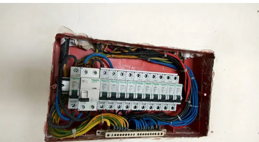 برقکار ساختمان به  استاد کار و نیمه ماهر  نیازمند|استخدام صنعتی، فنی، مهندسی|تهران, امام زاده عبدالله|دیوار