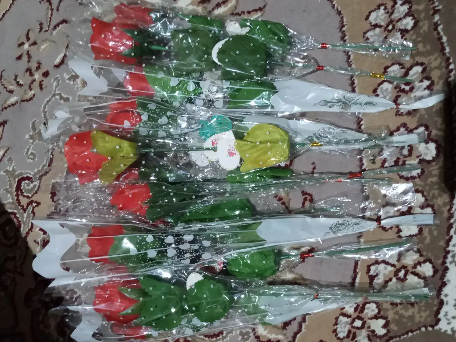 تعداد زیاد گل و گل خشک|گل مصنوعی|قرچک, پارس سرام|دیوار