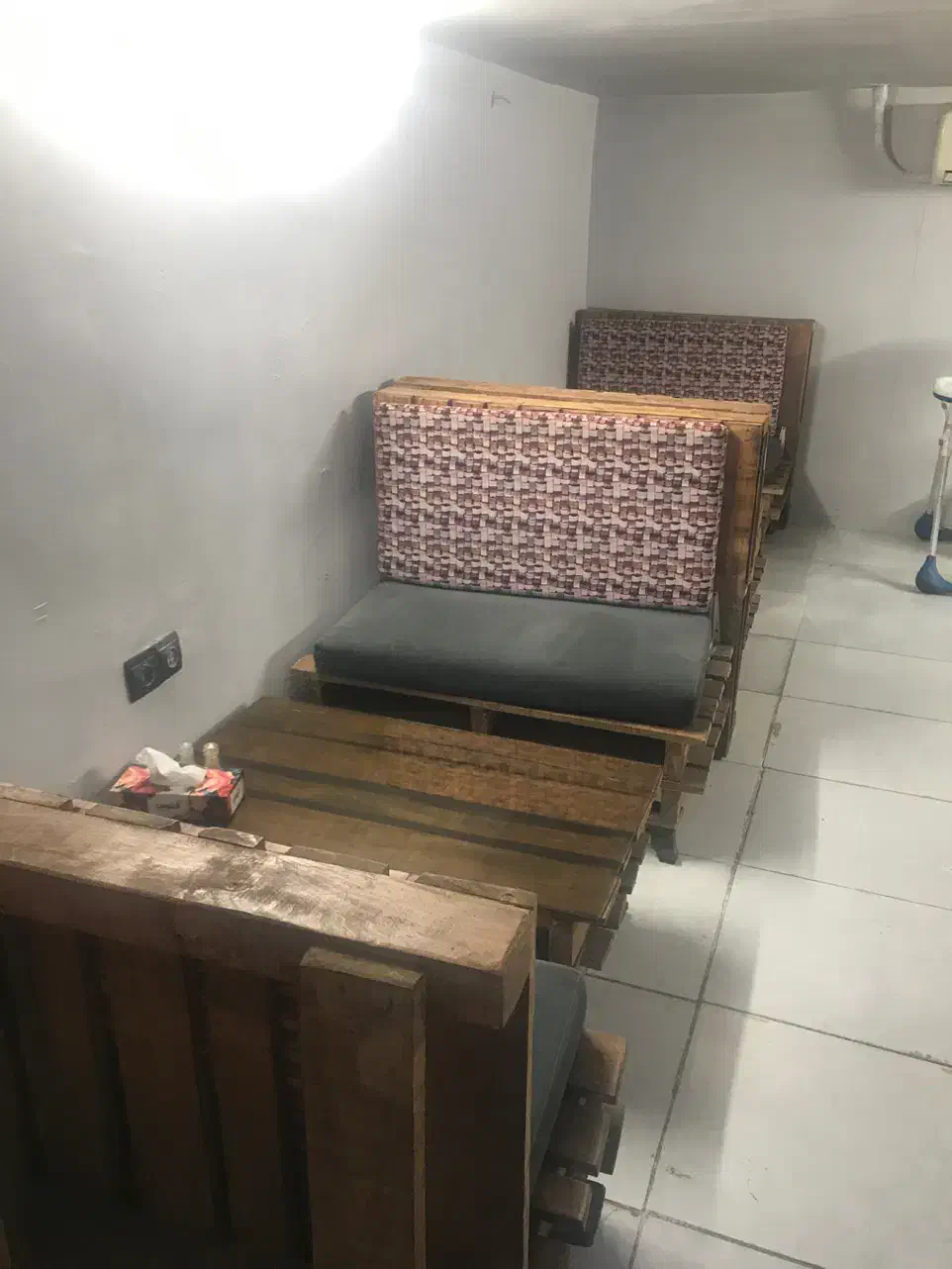 میز و صندلی و تخته سیاه|صندلی و نیمکت|گرگان, |دیوار