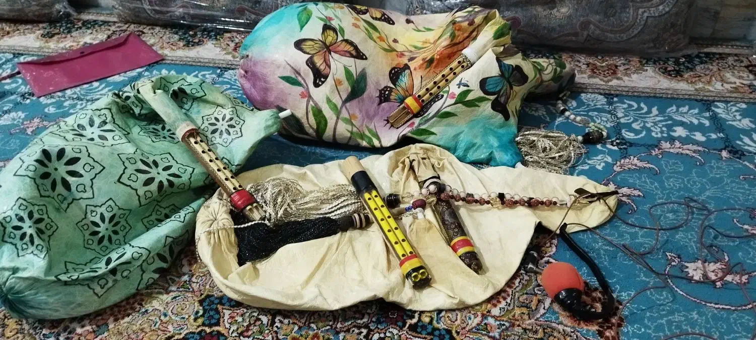 نی انبان|سازهای بادی|اصفهان, همدانیان|دیوار