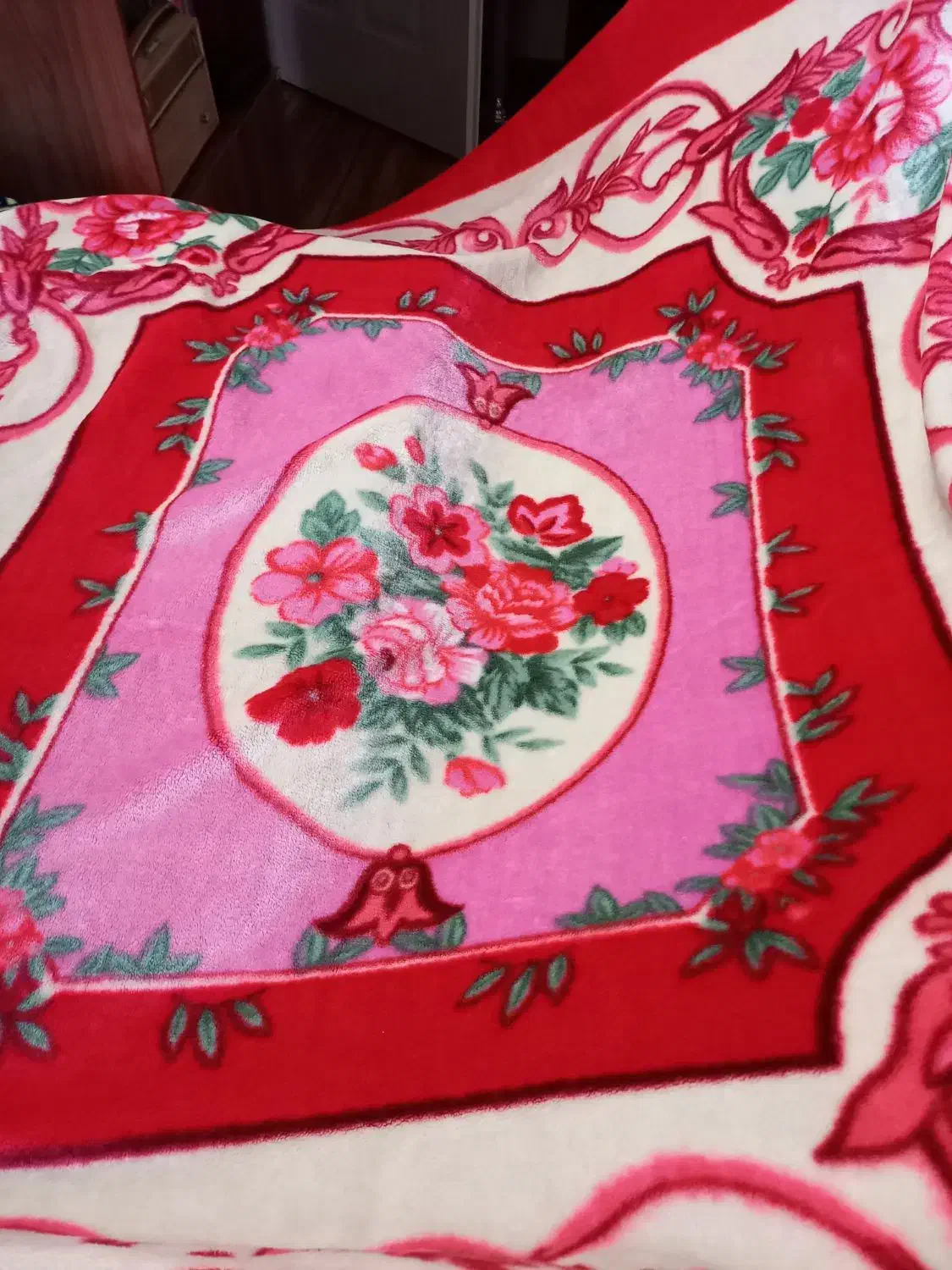 یک عدد پتوی دو نفره خوش رنگ و زیبا|رختخواب، بالش، پتو|قزوین, |دیوار