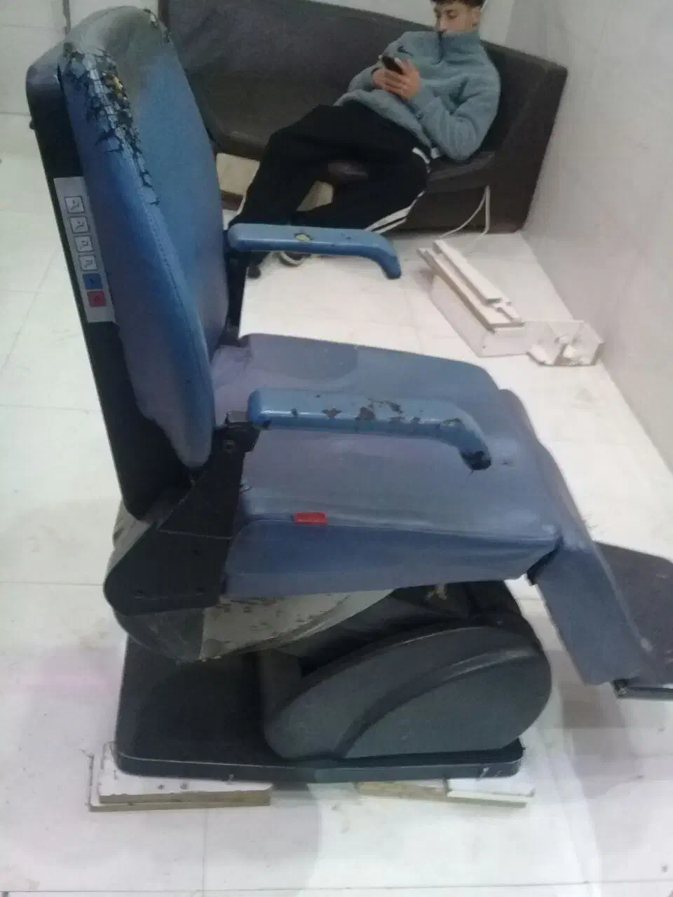 لوازم آرایشگاه|آرایشگاه و سالن‌های زیبایی|فومن, |دیوار