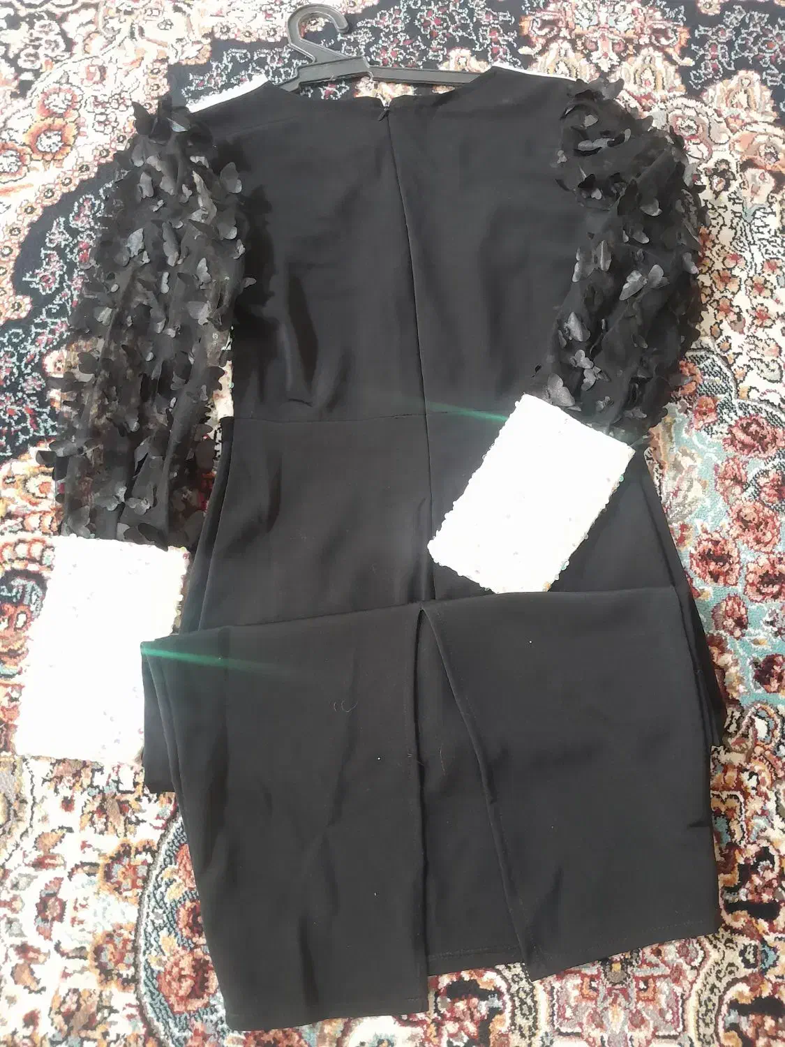 لباس مجلسی|لباس|میانه, |دیوار