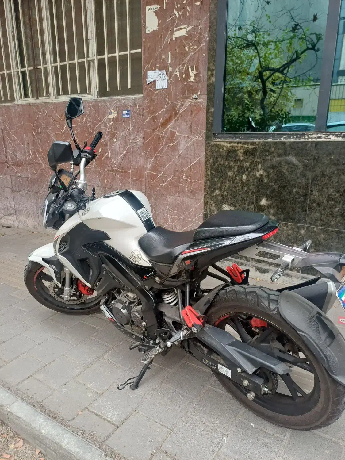 بنلی 180|موتورسیکلت|تهران, فلسطین (میدان انقلاب)|دیوار