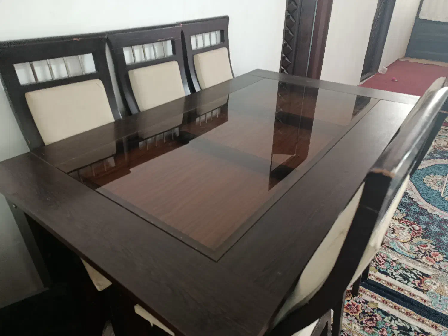 میز غذا خوری. و پرده|میز و صندلی غذاخوری|سراجو, |دیوار