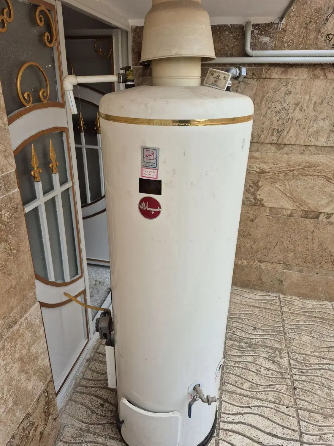 تعدادی آبگرمکن|آبگرمکن، پکیج، شوفاژ|بشاریات, |دیوار