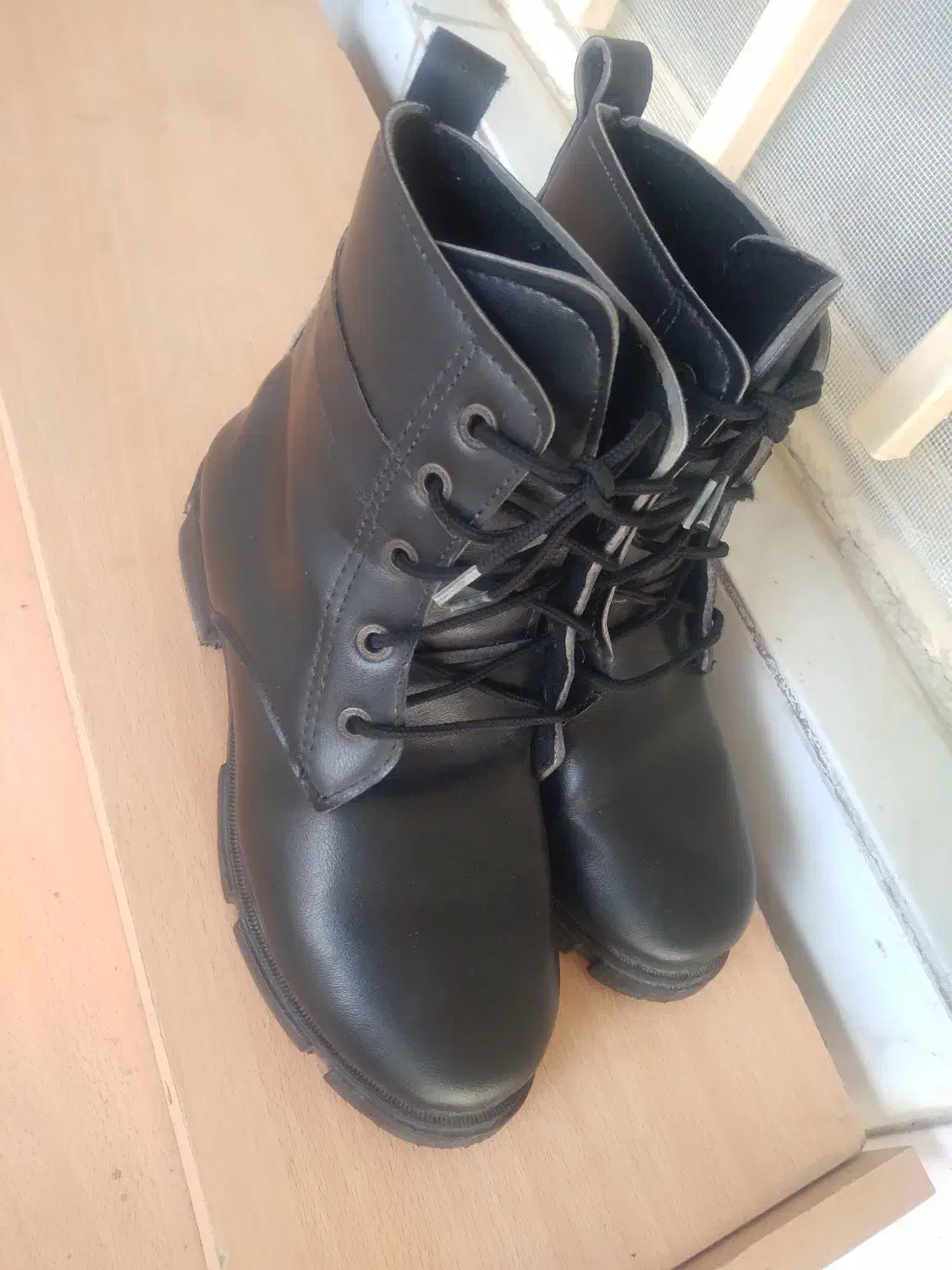 چکمه در حد نو|کیف، کفش، کمربند|تربت‌حیدریه, باغ سلطانی|دیوار