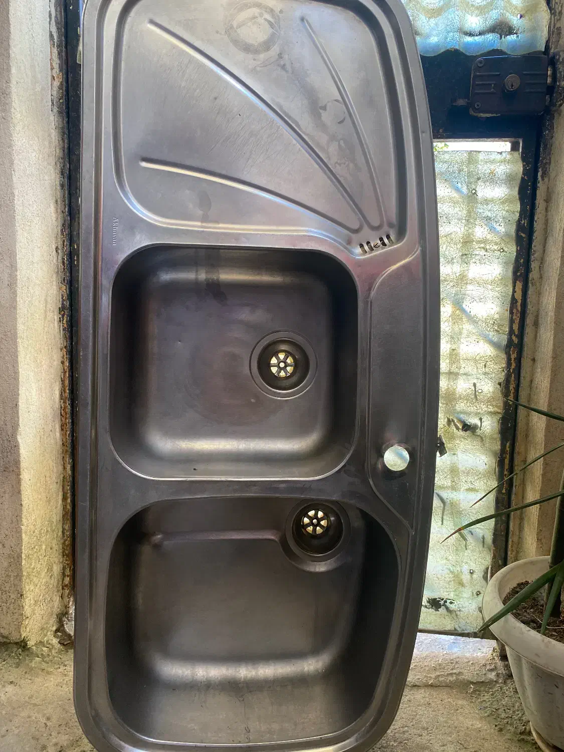 سینگ دولگنه اخوان|آب‌چکان و نظم‌دهنده ظروف|رشت, پیرکلاچای|دیوار