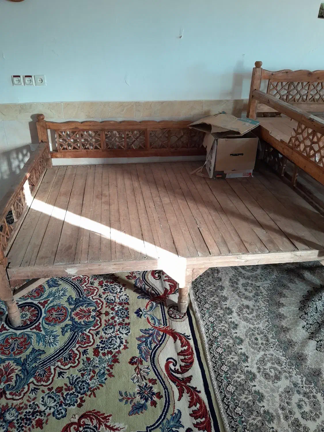 ۳عدد تخت قهوه خانه سالم محکم|مبلمان خانگی و میز عسلی|قزوین, |دیوار