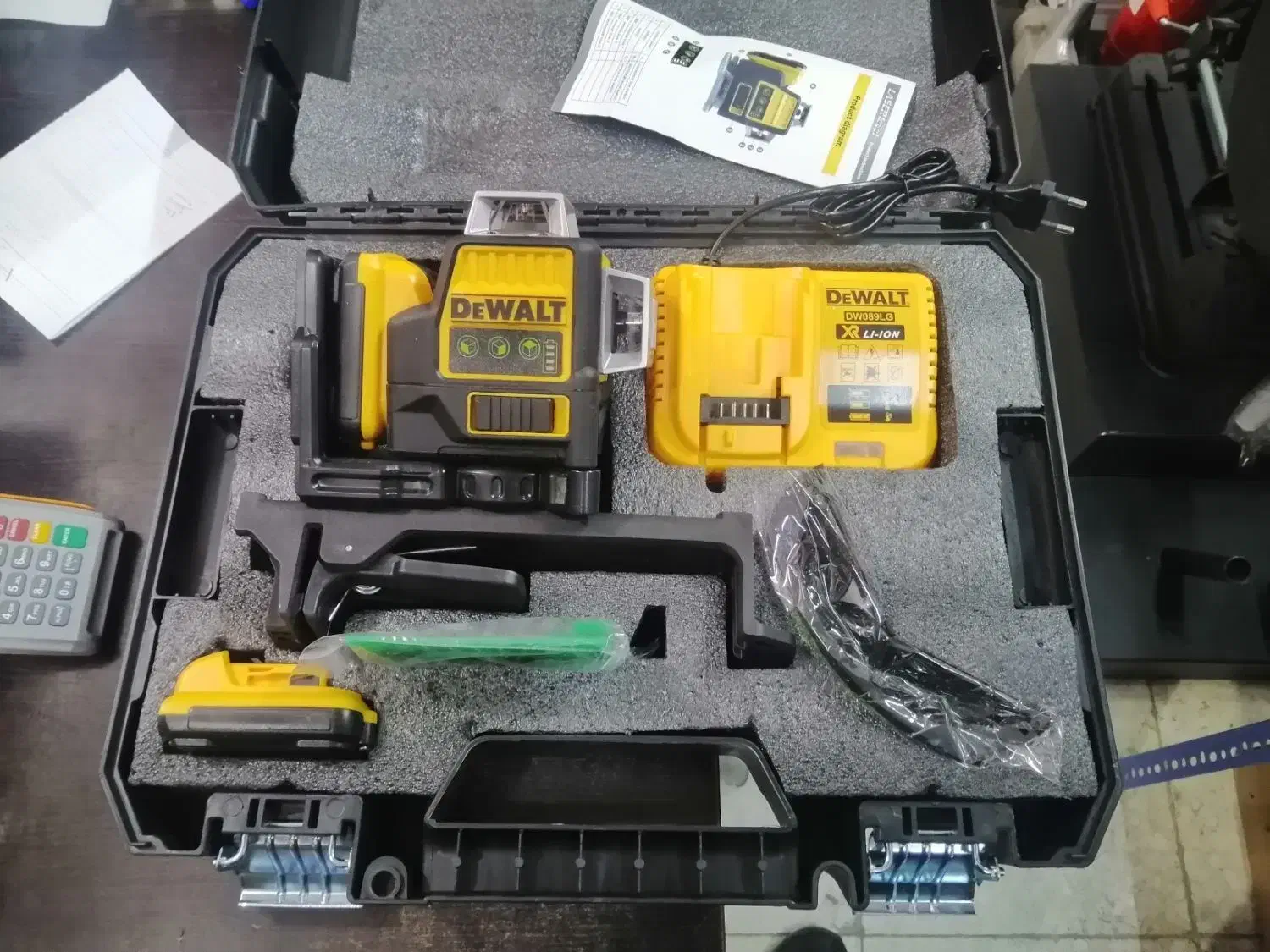 تراز لیزری360 مگنتی و گیره دار شارژی دیوالت|ابزارآلات|اصفهان, کشاورزی|دیوار